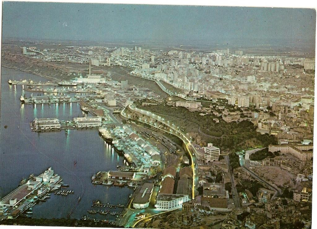 ORAN APRES 62  VUE LA NUIT.JPG